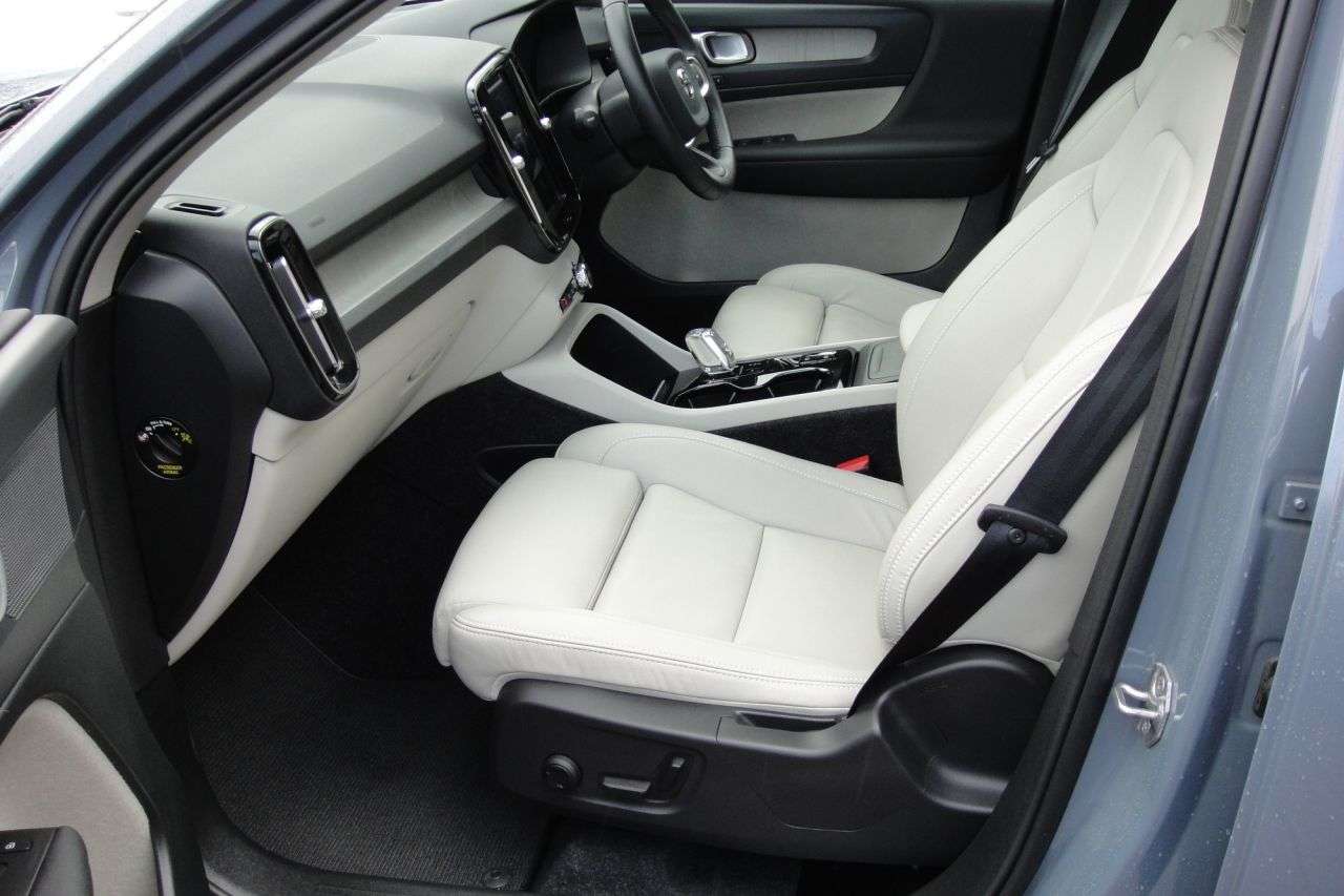 2020 VOLVO XC40 2020 VOLVO XC40