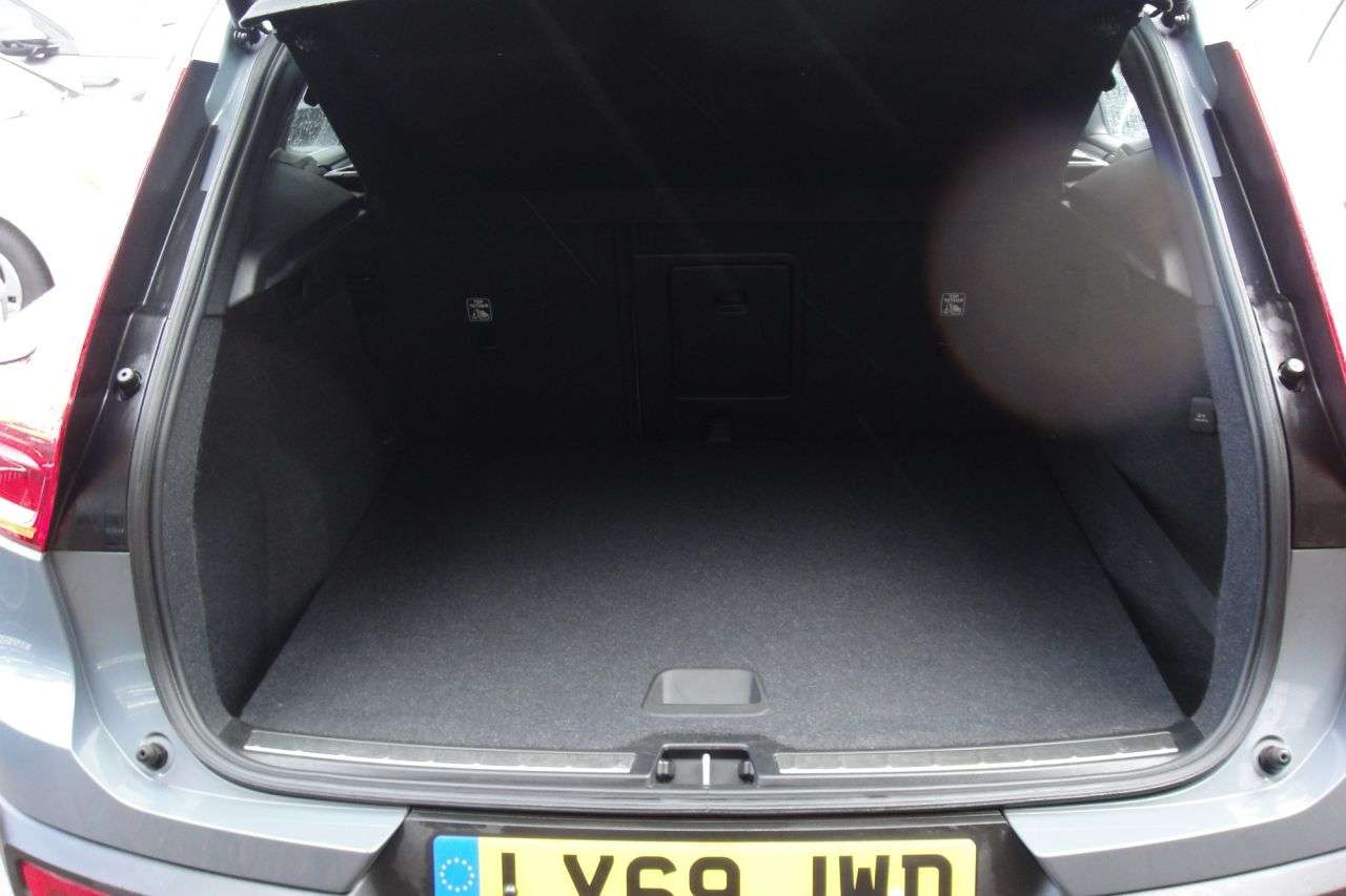 2020 VOLVO XC40 2020 VOLVO XC40