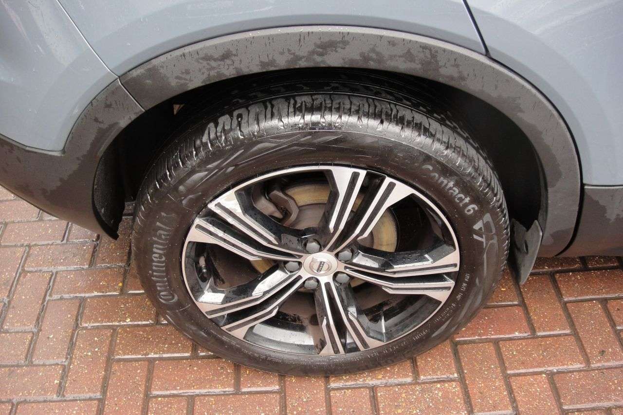 2020 VOLVO XC40 2020 VOLVO XC40