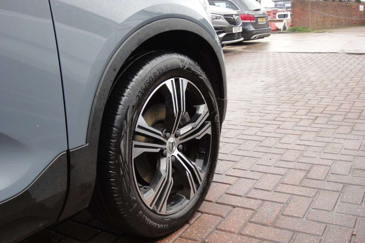 2020 VOLVO XC40 2020 VOLVO XC40