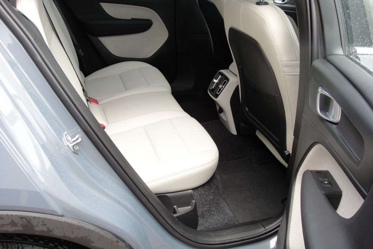 2020 VOLVO XC40 2020 VOLVO XC40