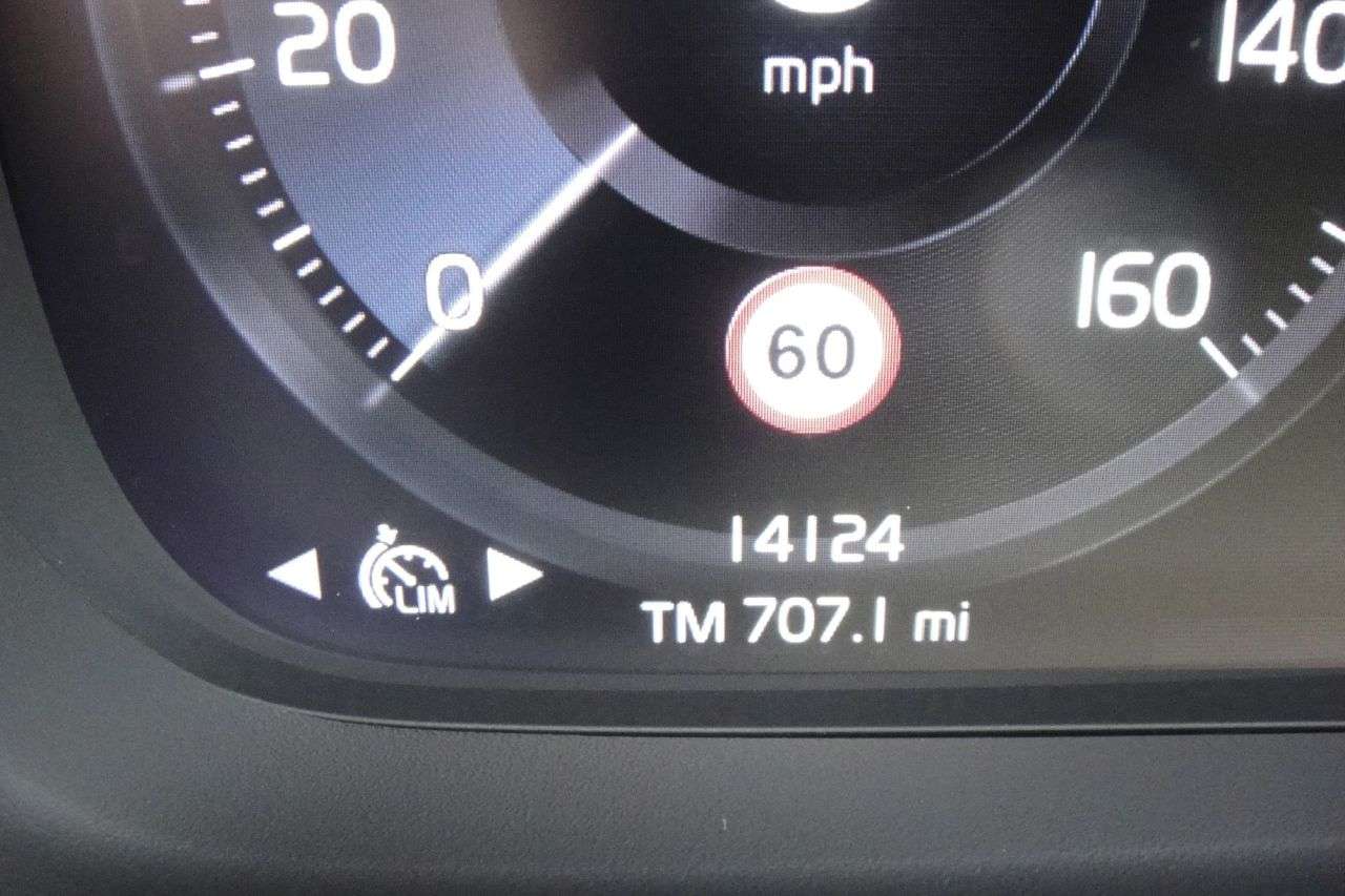 2020 VOLVO XC40 2020 VOLVO XC40