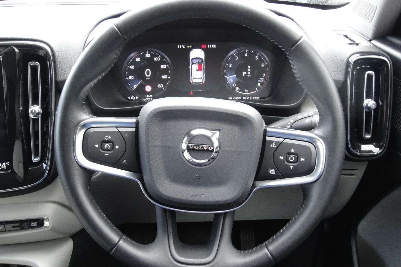 2020 VOLVO XC40 2020 VOLVO XC40