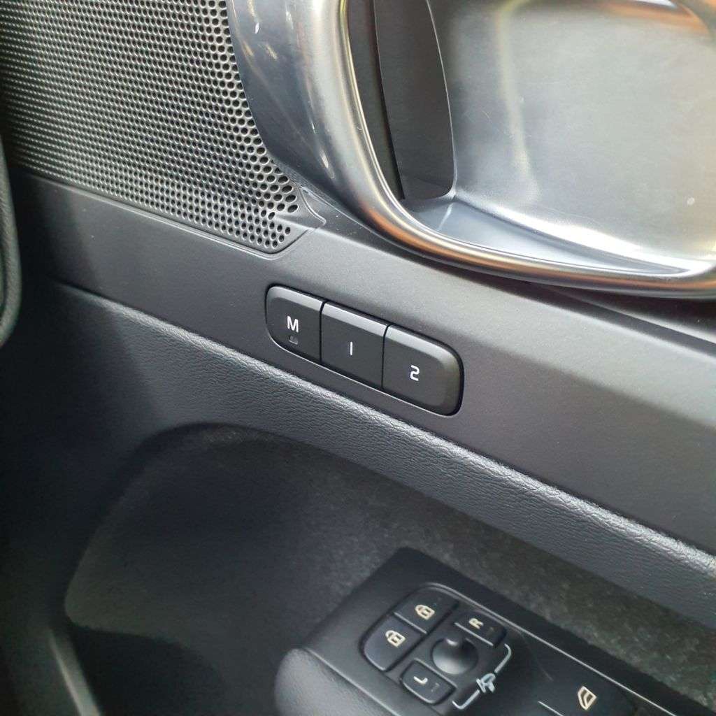 2021 VOLVO XC40 2021 VOLVO XC40