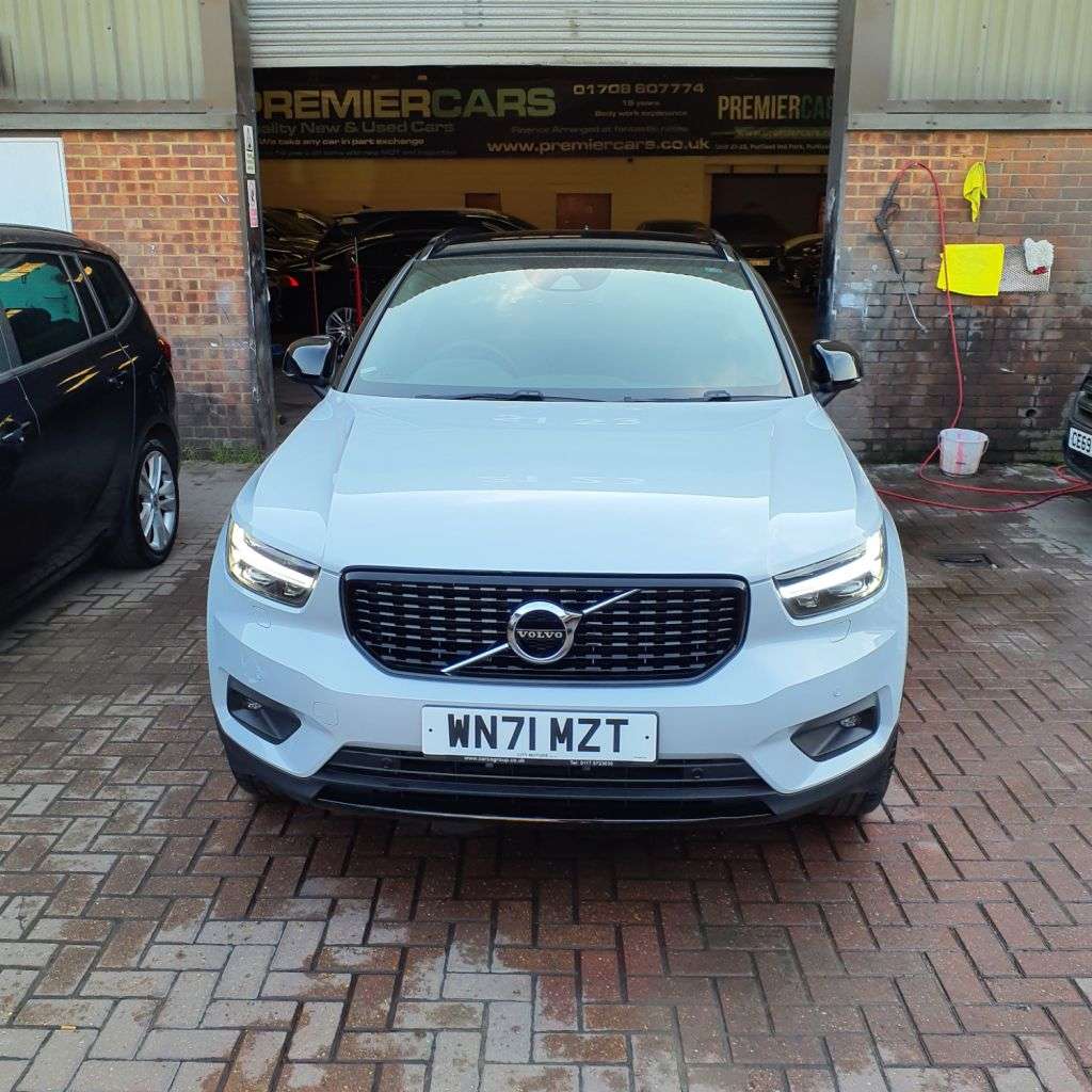 2021 VOLVO XC40 2021 VOLVO XC40