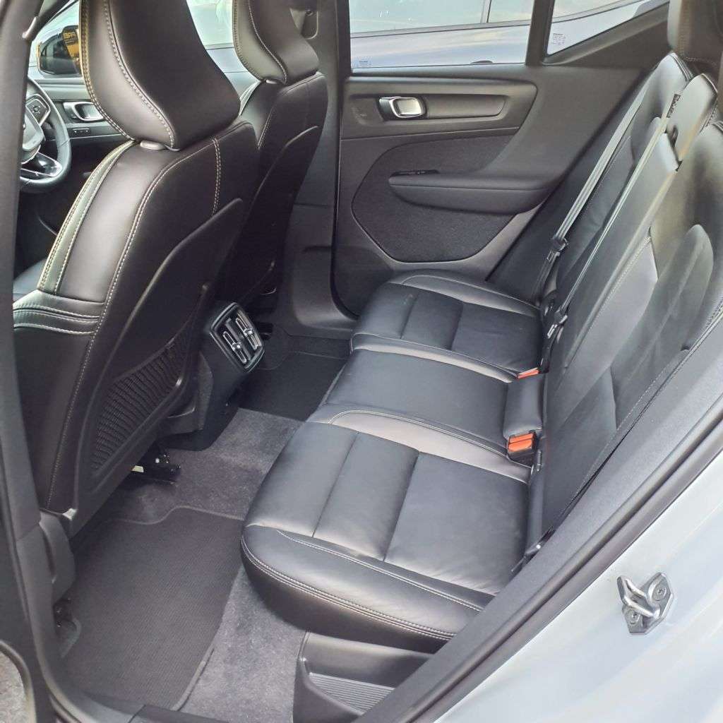 2021 VOLVO XC40 2021 VOLVO XC40