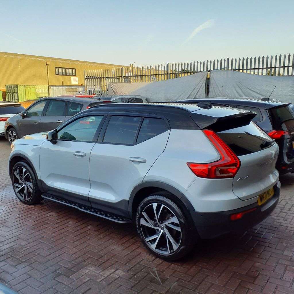 2021 VOLVO XC40 2021 VOLVO XC40