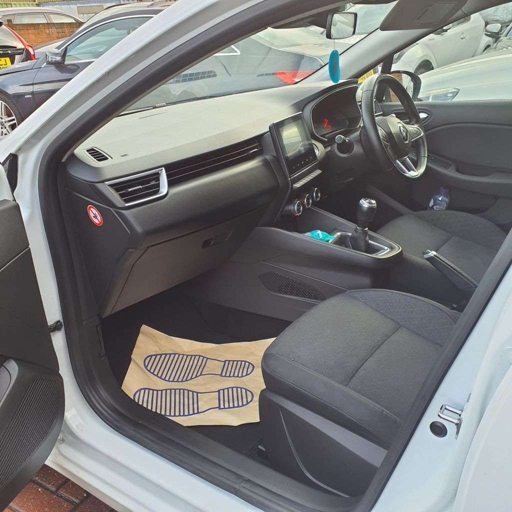 A 2020 RENAULT CLIO ICONIC TCE A 2020 RENAULT CLIO ICONIC TCE