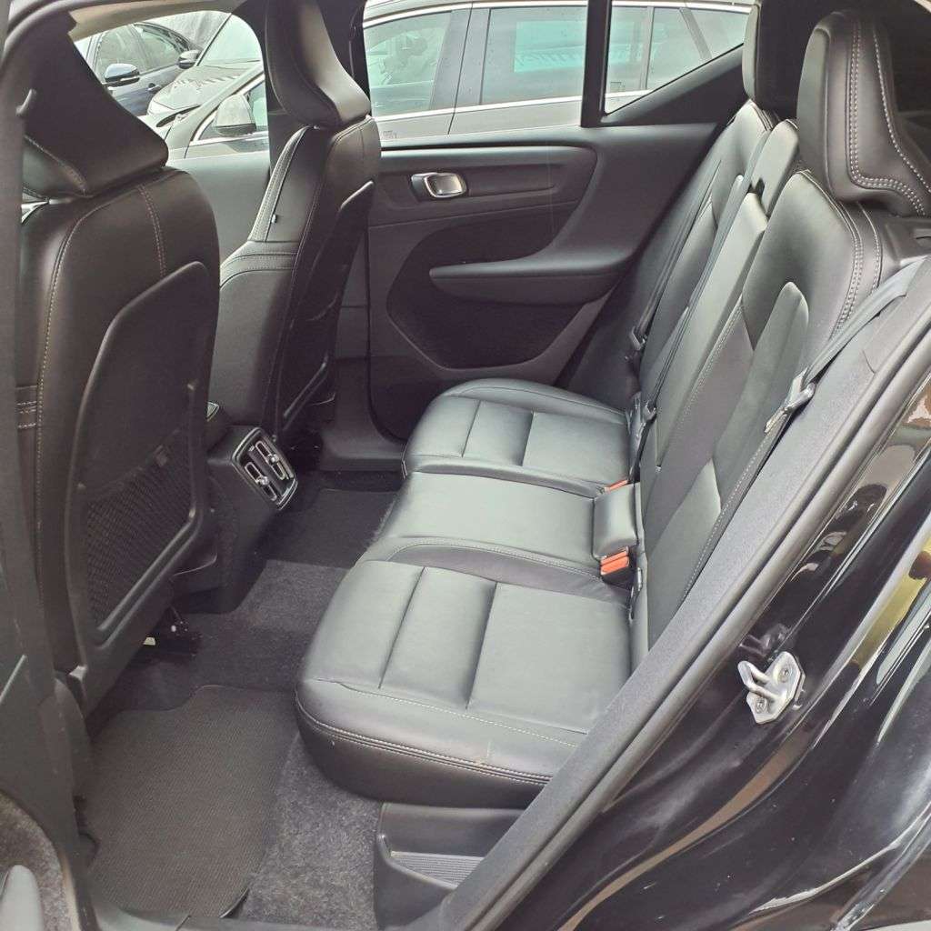 2020 VOLVO XC40 2020 VOLVO XC40