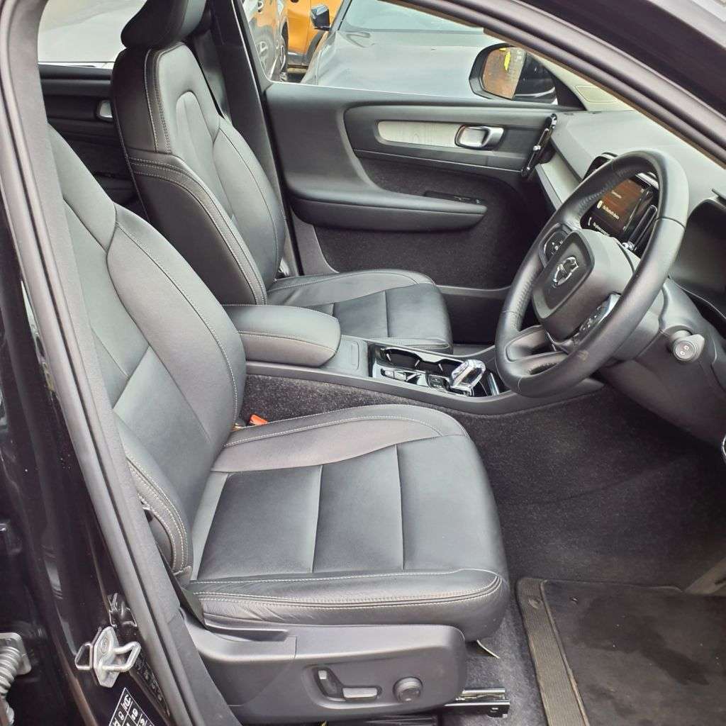 2020 VOLVO XC40 2020 VOLVO XC40