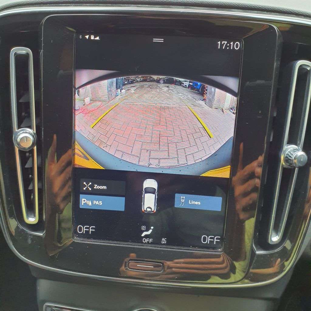 2020 VOLVO XC40 2020 VOLVO XC40