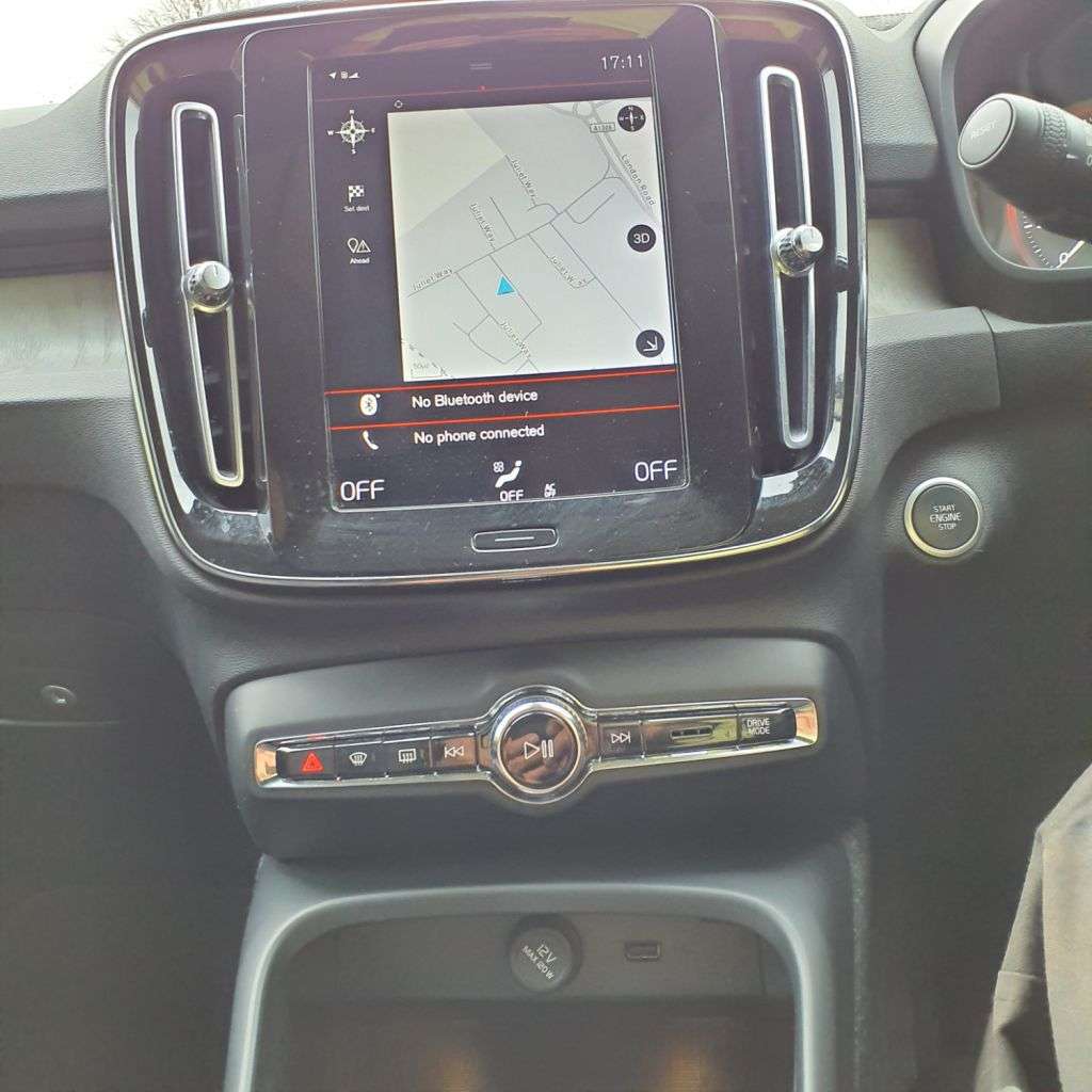 2020 VOLVO XC40 2020 VOLVO XC40