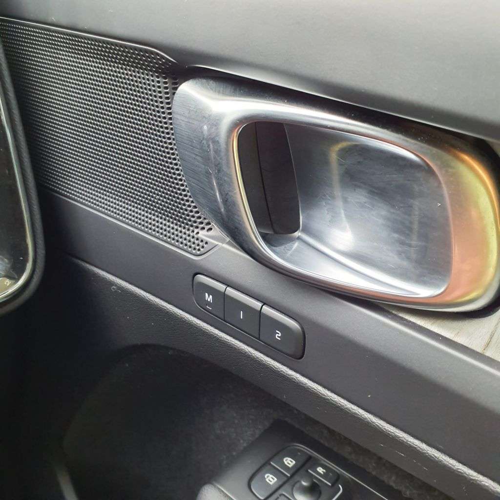 2020 VOLVO XC40 2020 VOLVO XC40