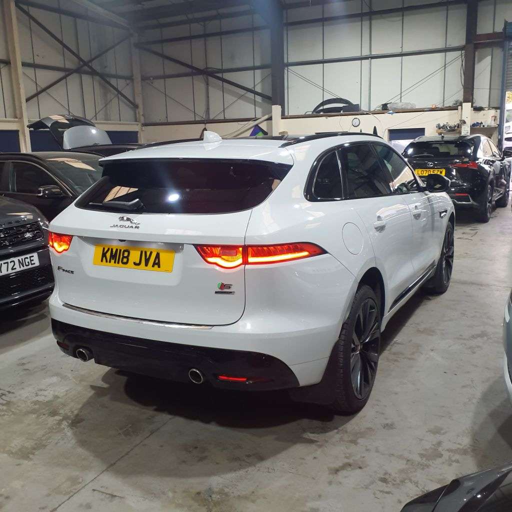 2018 JAGUAR F-PACE 2018 JAGUAR F-PACE