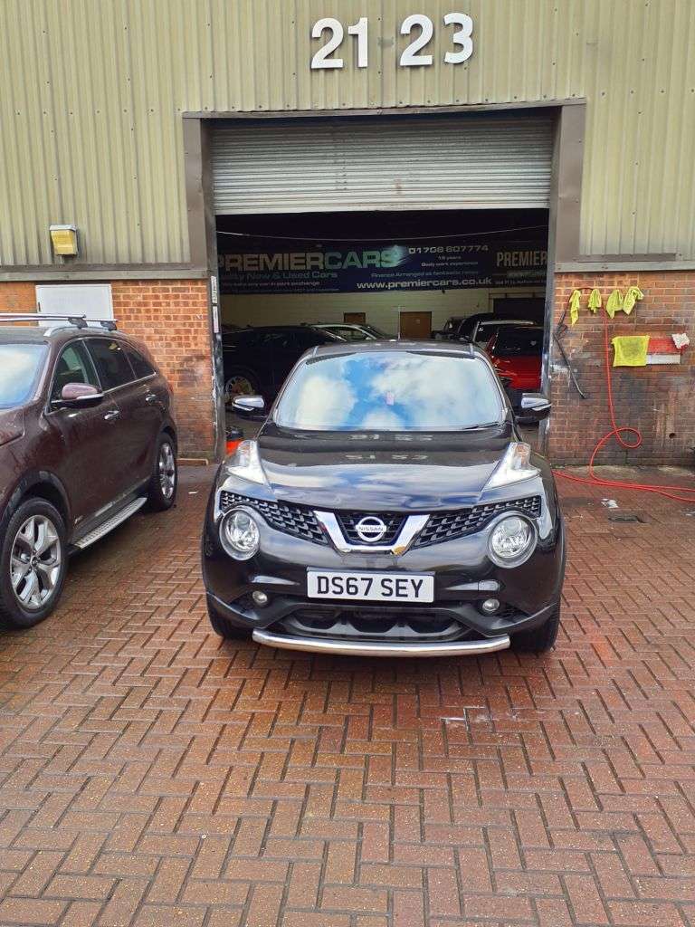 A 2017 NISSAN JUKE 1.6 N-Connecta SUV 5dr Petrol XTRON Euro 6 (117 ps) 6 MONTHS WARRANTY A 2017 NISSAN JUKE 1.6 N-Connecta SUV 5dr Petrol XTRON Euro 6 (117 ps) 6 MONTHS WARRANTY