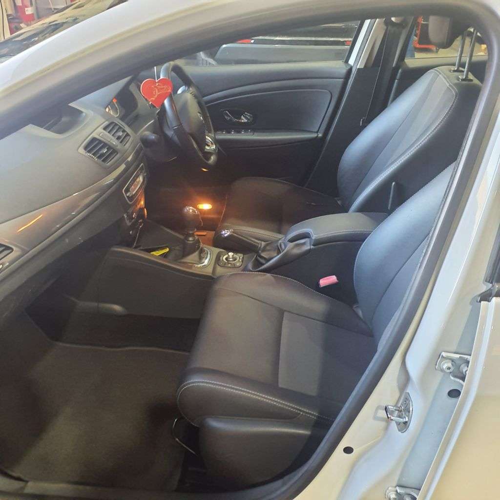 A 2016 RENAULT MEGANE 1.5 dCi Dynamique Nav Hatchback 5dr Diesel Manual Euro 6 (s/s) (110 ps) 6 M A 2016 RENAULT MEGANE 1.5 dCi Dynamique Nav Hatchback 5dr Diesel Manual Euro 6 (s/s) (110 ps) 6 M