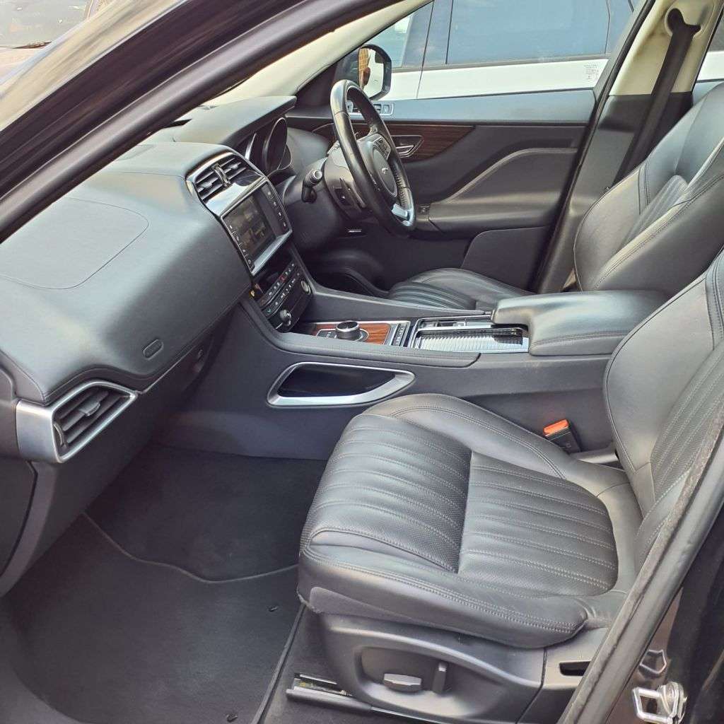 2017 JAGUAR F-PACE 2017 JAGUAR F-PACE