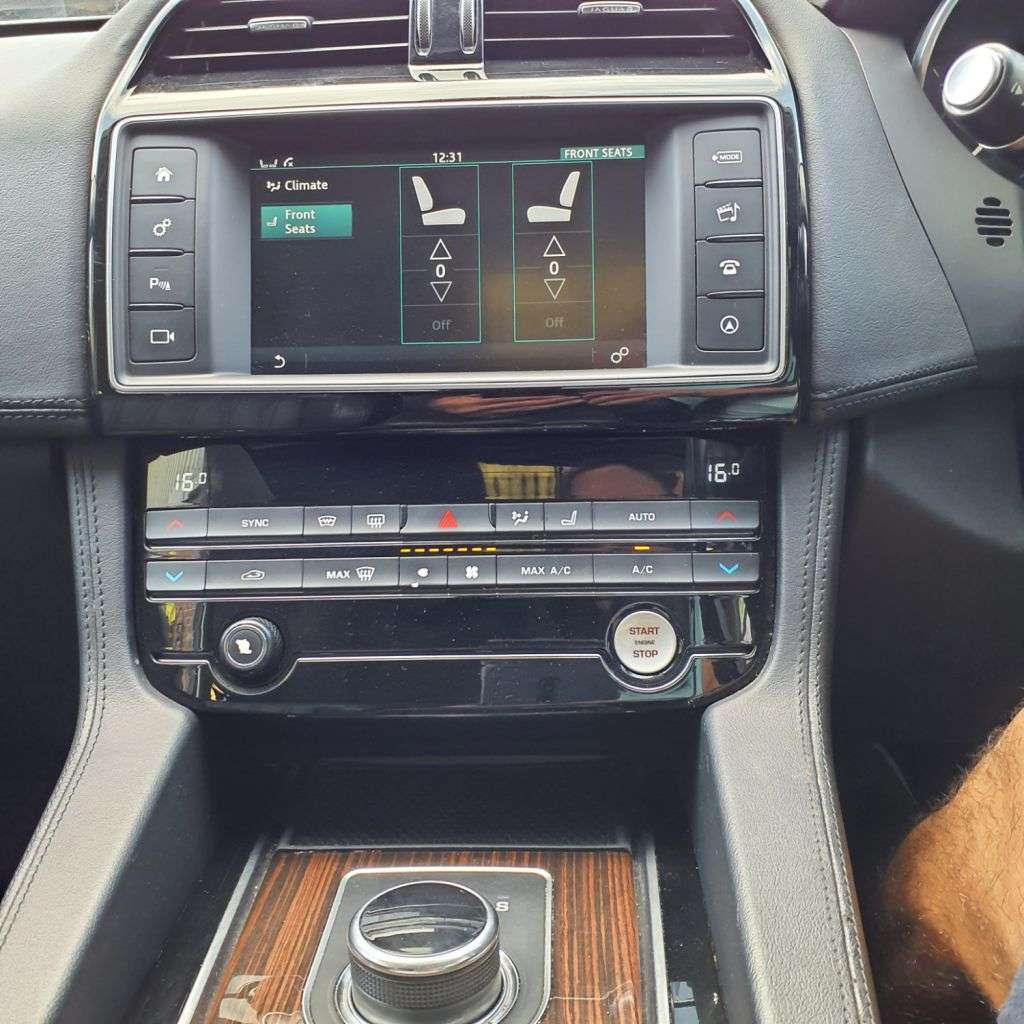 2017 JAGUAR F-PACE 2017 JAGUAR F-PACE