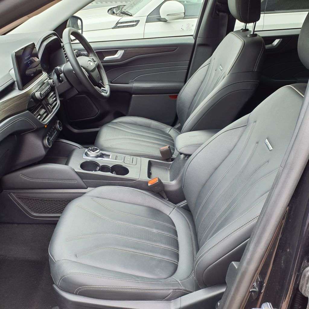 A 2023 FORD KUGA 2.5h Duratec Vignale SUV 5dr Petrol Hybrid CVT Euro 6 (s/s) (190 ps) 6 MONT A 2023 FORD KUGA 2.5h Duratec Vignale SUV 5dr Petrol Hybrid CVT Euro 6 (s/s) (190 ps) 6 MONT