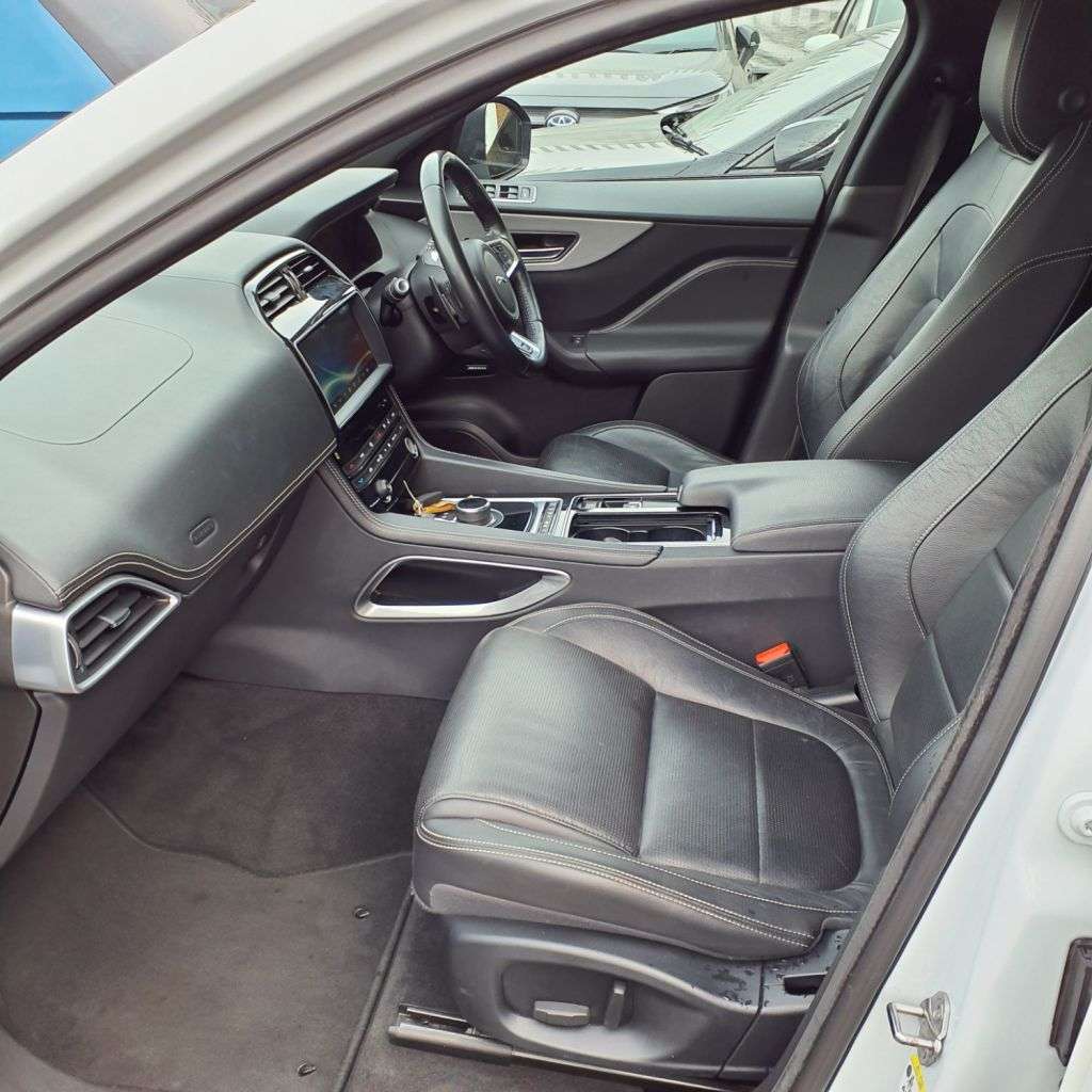 2017 JAGUAR F-PACE 2017 JAGUAR F-PACE