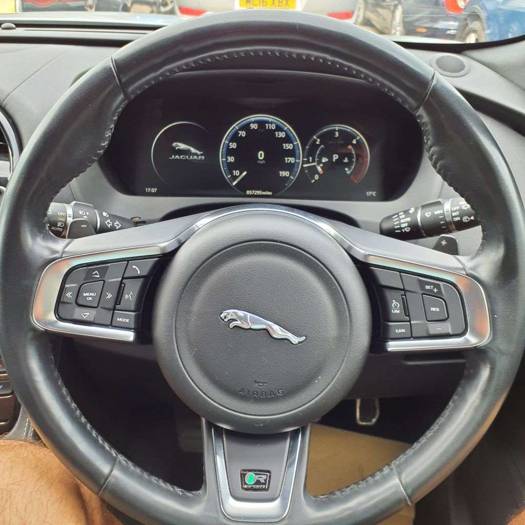 2017 JAGUAR F-PACE 2017 JAGUAR F-PACE