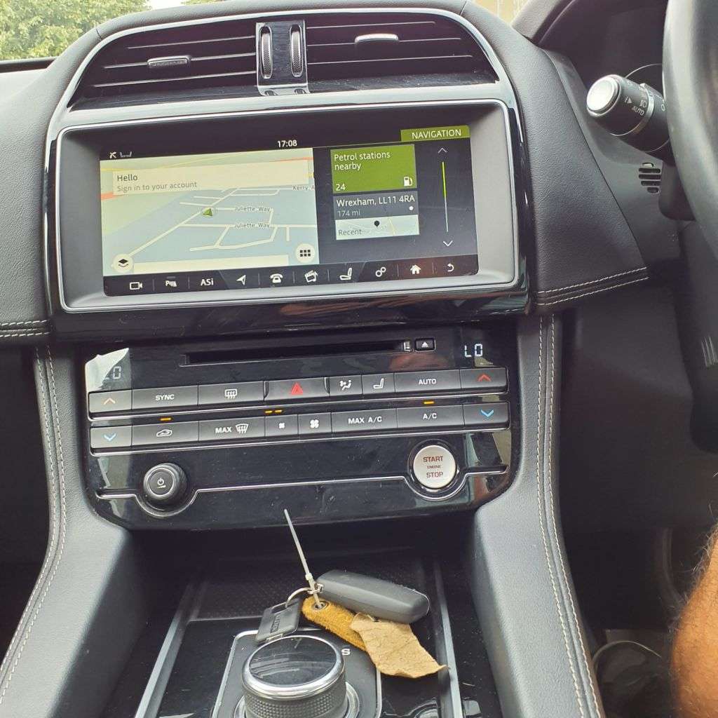 2017 JAGUAR F-PACE 2017 JAGUAR F-PACE