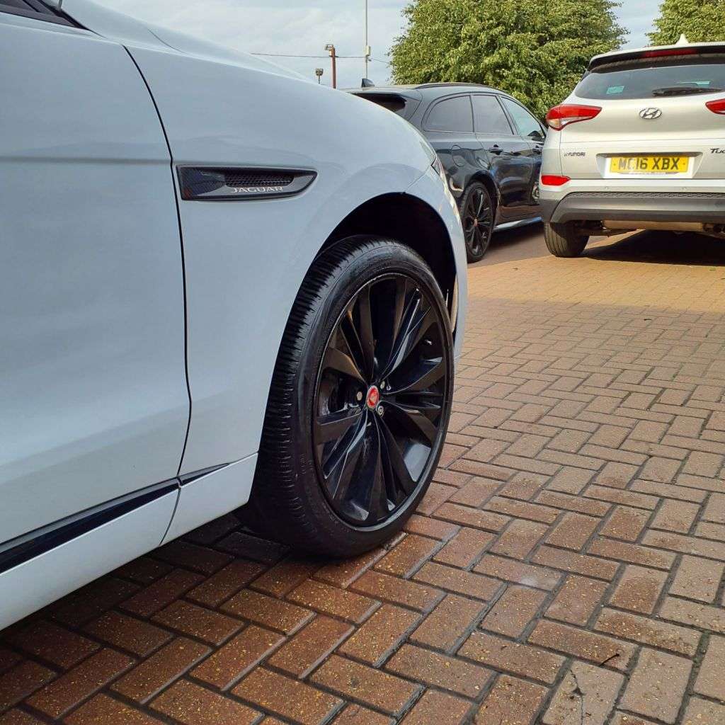 2017 JAGUAR F-PACE 2017 JAGUAR F-PACE