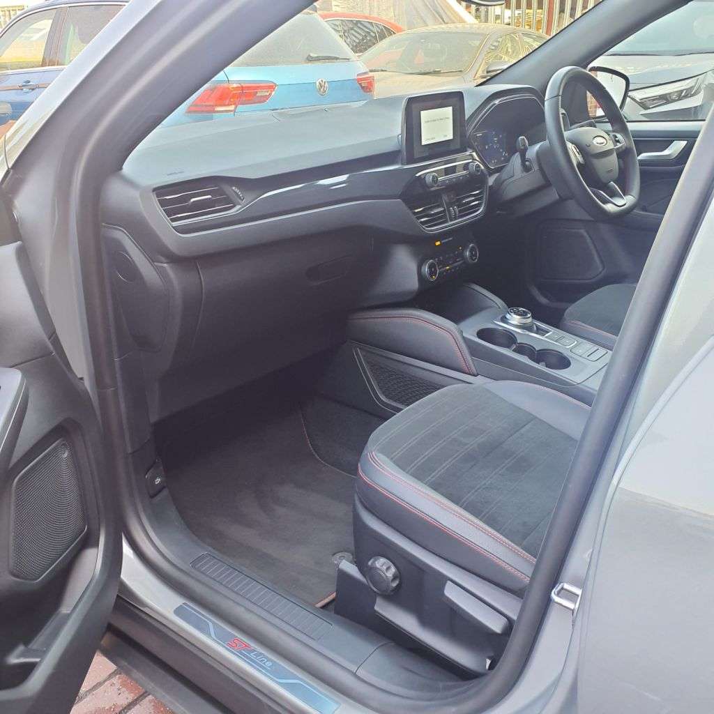 A 2024 FORD KUGA 2.5h Duratec ST-Line X Edition SUV 5dr Petrol Hybrid CVT Euro 6 (s/s) (190 A 2024 FORD KUGA 2.5h Duratec ST-Line X Edition SUV 5dr Petrol Hybrid CVT Euro 6 (s/s) (190