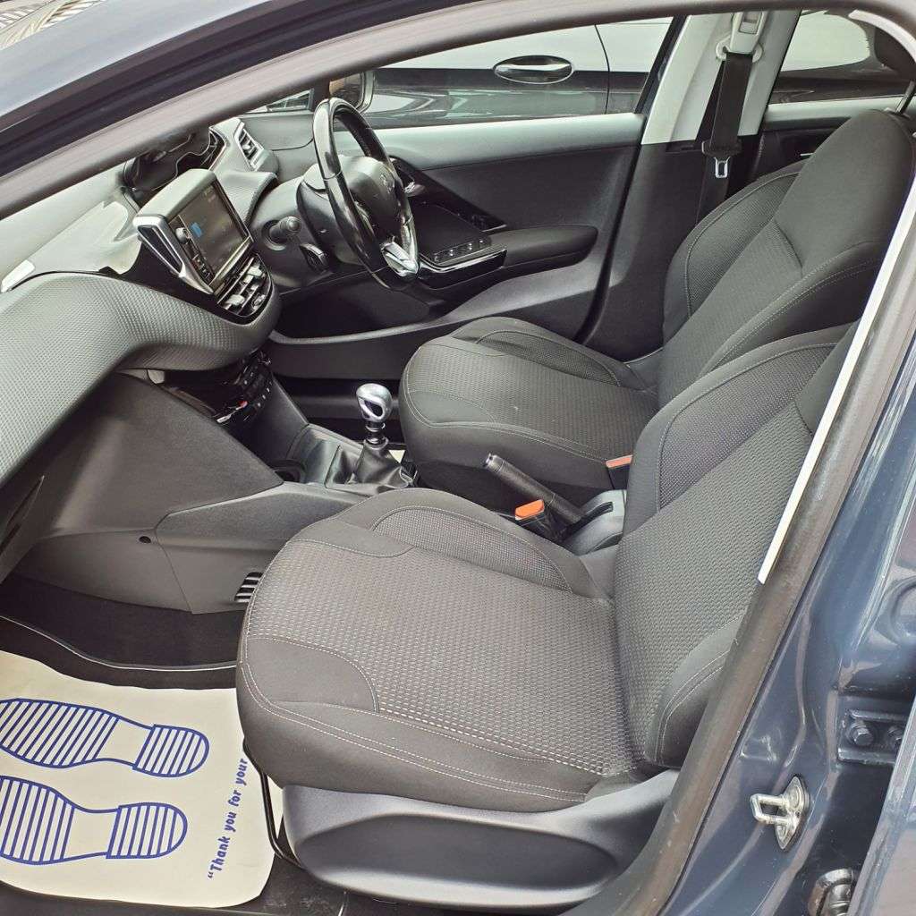 A 2018 PEUGEOT 208 1.5 BlueHDi Tech Edition Hatchback 5dr Diesel Manual Euro 6 (s/s) (100 ps) A 2018 PEUGEOT 208 1.5 BlueHDi Tech Edition Hatchback 5dr Diesel Manual Euro 6 (s/s) (100 ps)