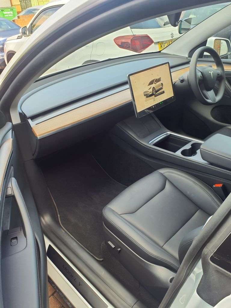 2024 TESLA MODEL Y 2024 TESLA MODEL Y