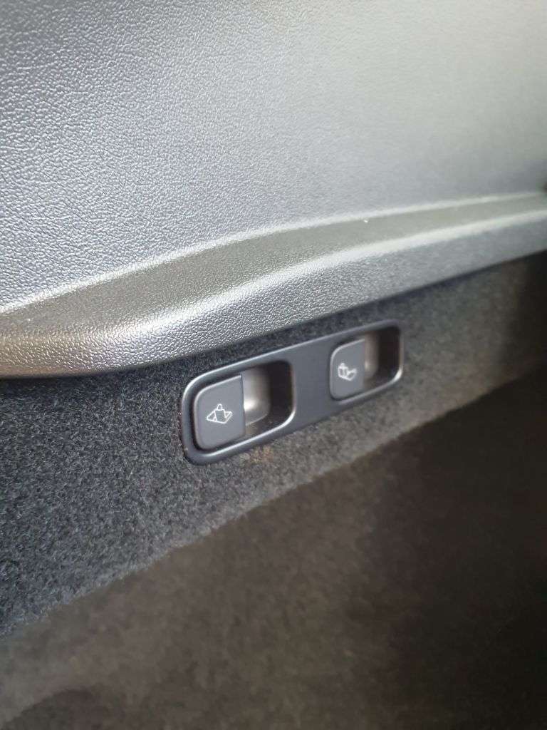 2024 TESLA MODEL Y 2024 TESLA MODEL Y