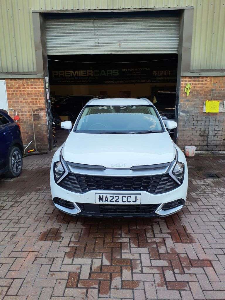 A 2022 KIA SPORTAGE 1.6 h T-GDi 3 SUV 5dr Petrol Hybrid Auto Euro 6 (s/s) (226 bhp) AUTOMATIC H A 2022 KIA SPORTAGE 1.6 h T-GDi 3 SUV 5dr Petrol Hybrid Auto Euro 6 (s/s) (226 bhp) AUTOMATIC H