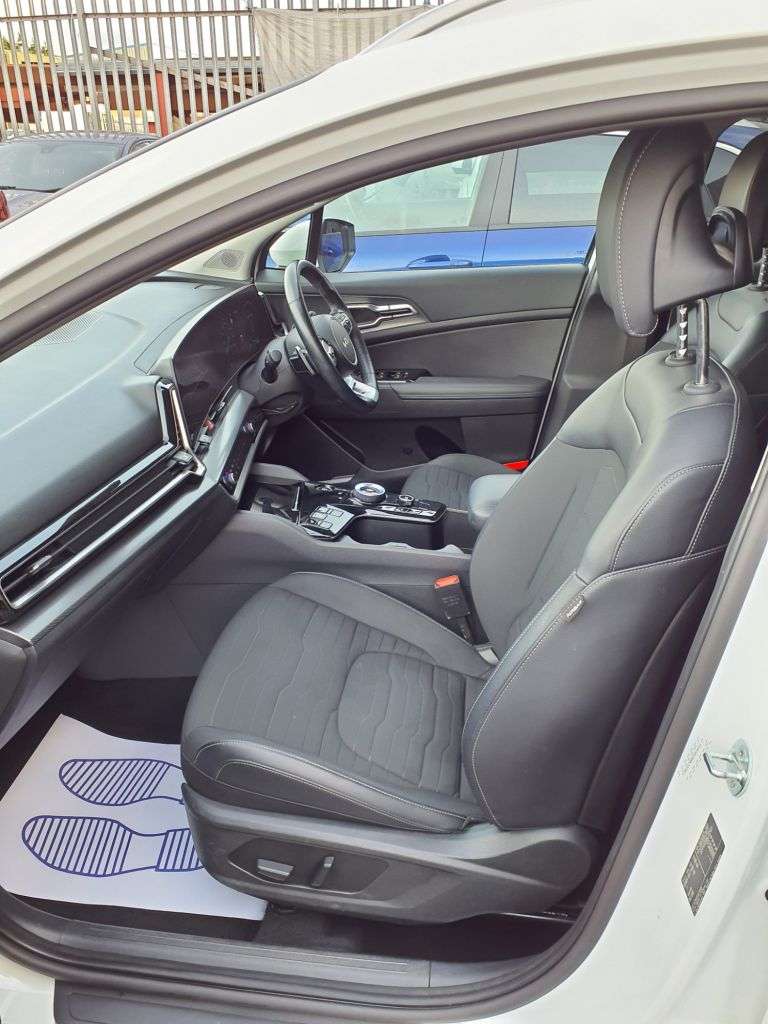 A 2022 KIA SPORTAGE 1.6 h T-GDi 3 SUV 5dr Petrol Hybrid Auto Euro 6 (s/s) (226 bhp) AUTOMATIC H A 2022 KIA SPORTAGE 1.6 h T-GDi 3 SUV 5dr Petrol Hybrid Auto Euro 6 (s/s) (226 bhp) AUTOMATIC H