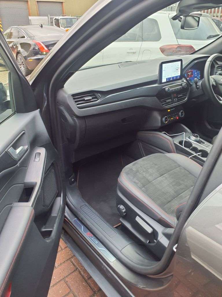 A 2024 FORD KUGA 2.5 Duratec 14.4kWh ST-Line Edition SUV 5dr Petrol Plug-in Hybrid CVT Euro A 2024 FORD KUGA 2.5 Duratec 14.4kWh ST-Line Edition SUV 5dr Petrol Plug-in Hybrid CVT Euro