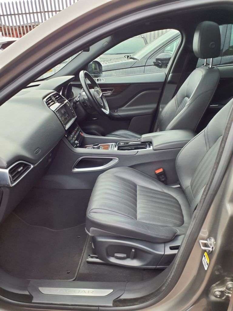 2017 JAGUAR F-PACE 2017 JAGUAR F-PACE