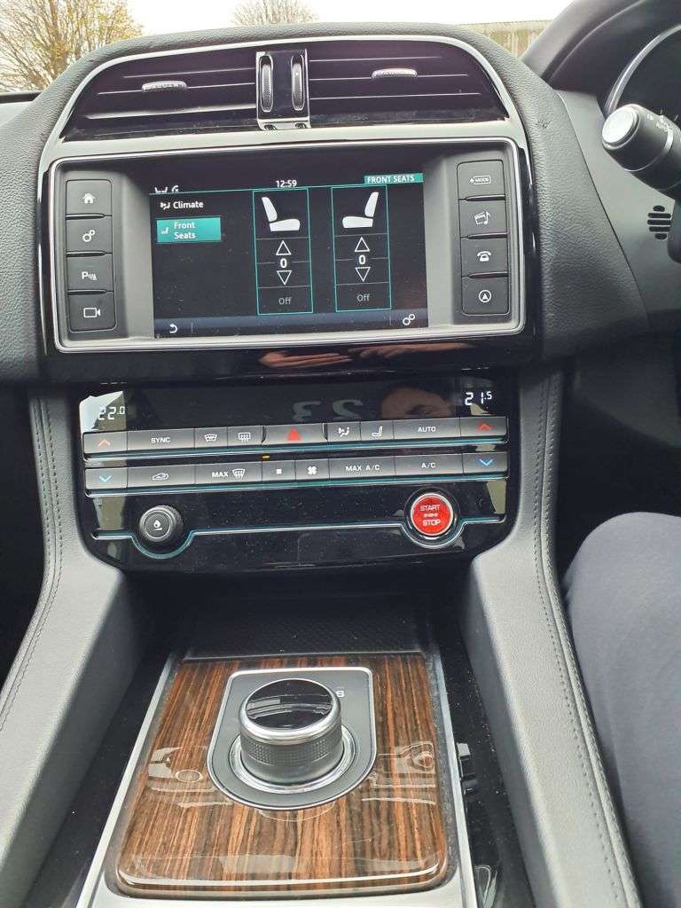 2017 JAGUAR F-PACE 2017 JAGUAR F-PACE