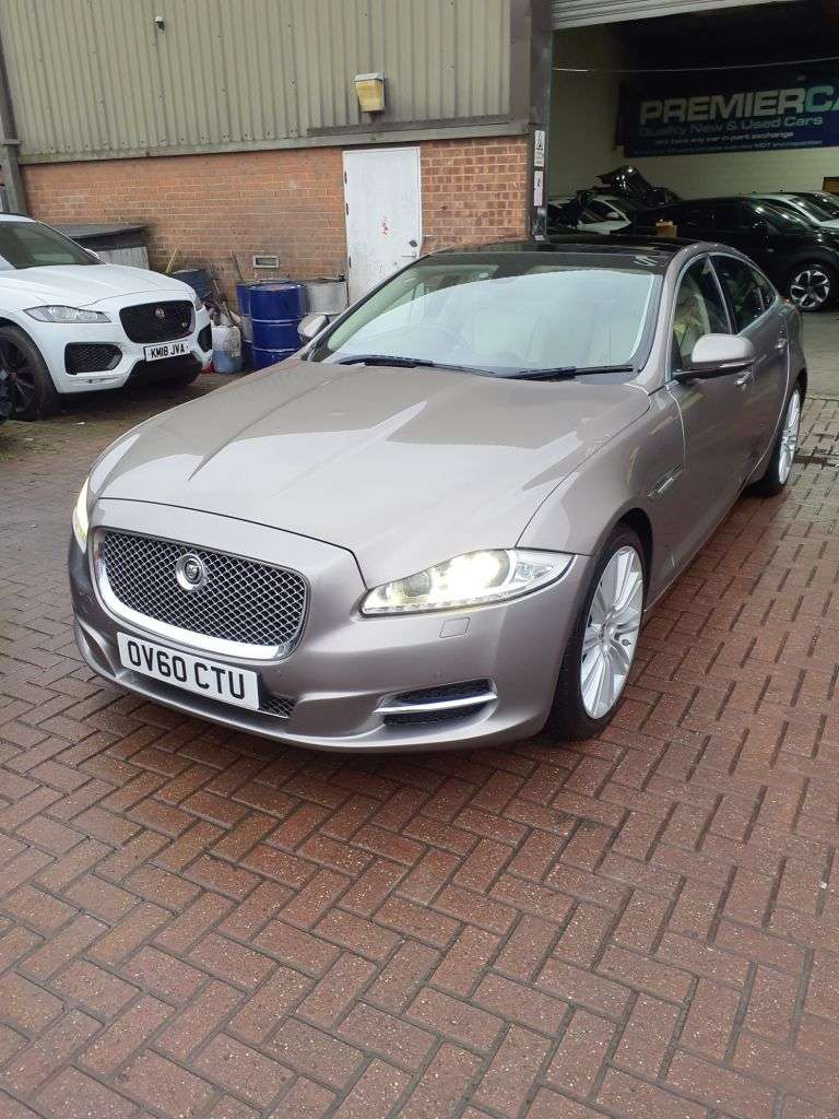 A 2010 JAGUAR XJ 3.0d V6 Portfolio Saloon 4dr Diesel Auto Euro 5 (275 ps) 3 MONTHS WARRANTY A 2010 JAGUAR XJ 3.0d V6 Portfolio Saloon 4dr Diesel Auto Euro 5 (275 ps) 3 MONTHS WARRANTY