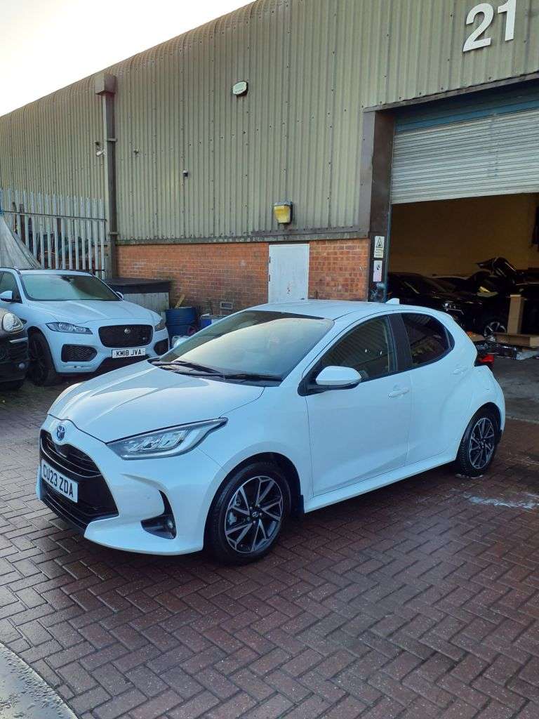 A 2023 TOYOTA YARIS 1.5 VVT-h Design Hatchback 5dr Petrol Hybrid E-CVT Euro 6 (s/s) (116 ps) 6 A 2023 TOYOTA YARIS 1.5 VVT-h Design Hatchback 5dr Petrol Hybrid E-CVT Euro 6 (s/s) (116 ps) 6