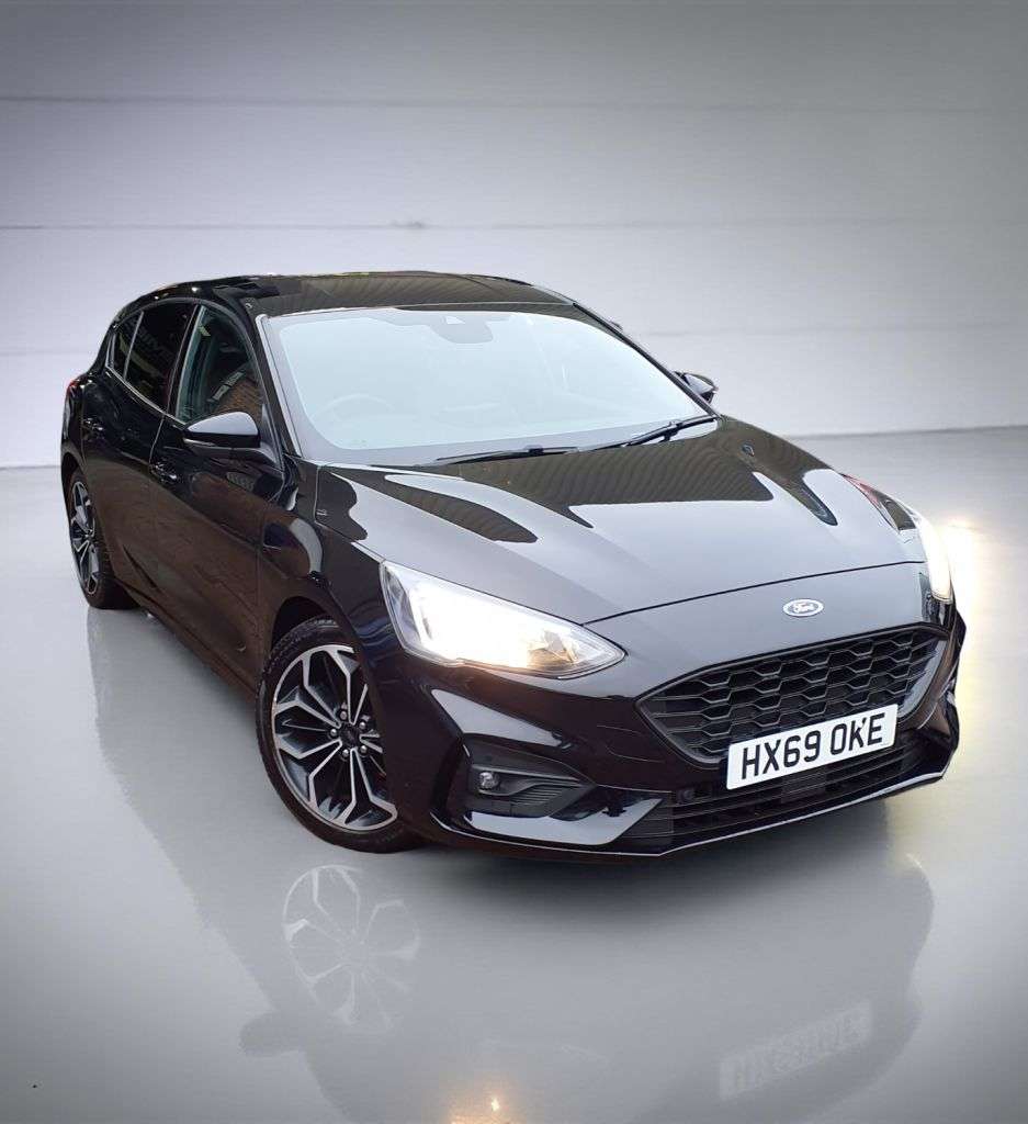 A 2019 FORD FOCUS 1.0T EcoBoost ST-Line X Hatchback 5dr Petrol Auto Euro 6 (s/s) (125 ps) 6 M A 2019 FORD FOCUS 1.0T EcoBoost ST-Line X Hatchback 5dr Petrol Auto Euro 6 (s/s) (125 ps) 6 M