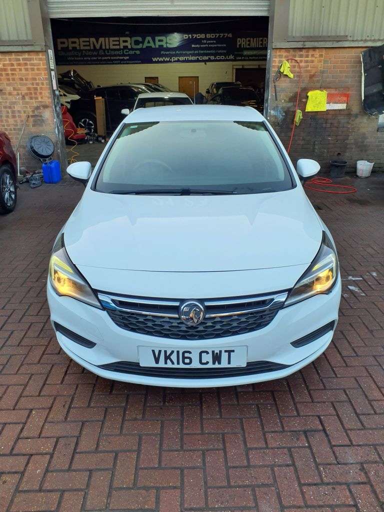 A 2016 VAUXHALL ASTRA 1.6 CDTi ecoFLEX Design Hatchback 5dr Diesel Manual Euro 6 (s/s) (110 ps) 3 A 2016 VAUXHALL ASTRA 1.6 CDTi ecoFLEX Design Hatchback 5dr Diesel Manual Euro 6 (s/s) (110 ps) 3