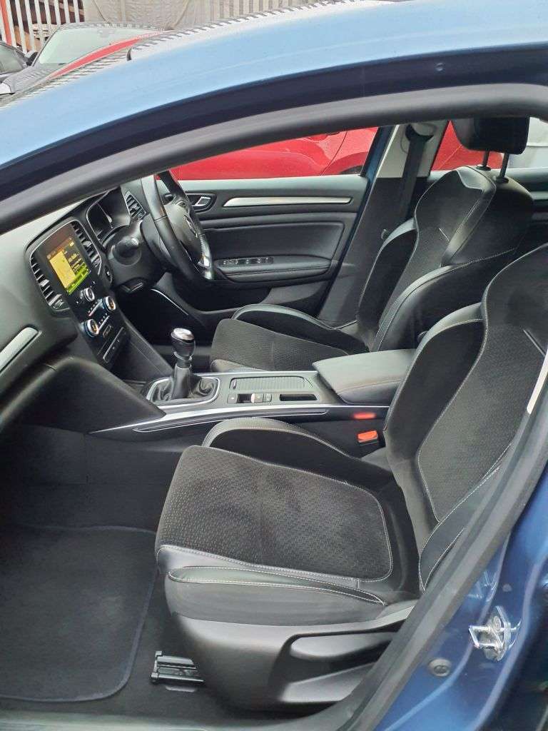 A 2017 RENAULT MEGANE 1.5 dCi Dynamique Nav Hatchback 5dr Diesel Manual Euro 6 (s/s) (110 ps) 6 M A 2017 RENAULT MEGANE 1.5 dCi Dynamique Nav Hatchback 5dr Diesel Manual Euro 6 (s/s) (110 ps) 6 M