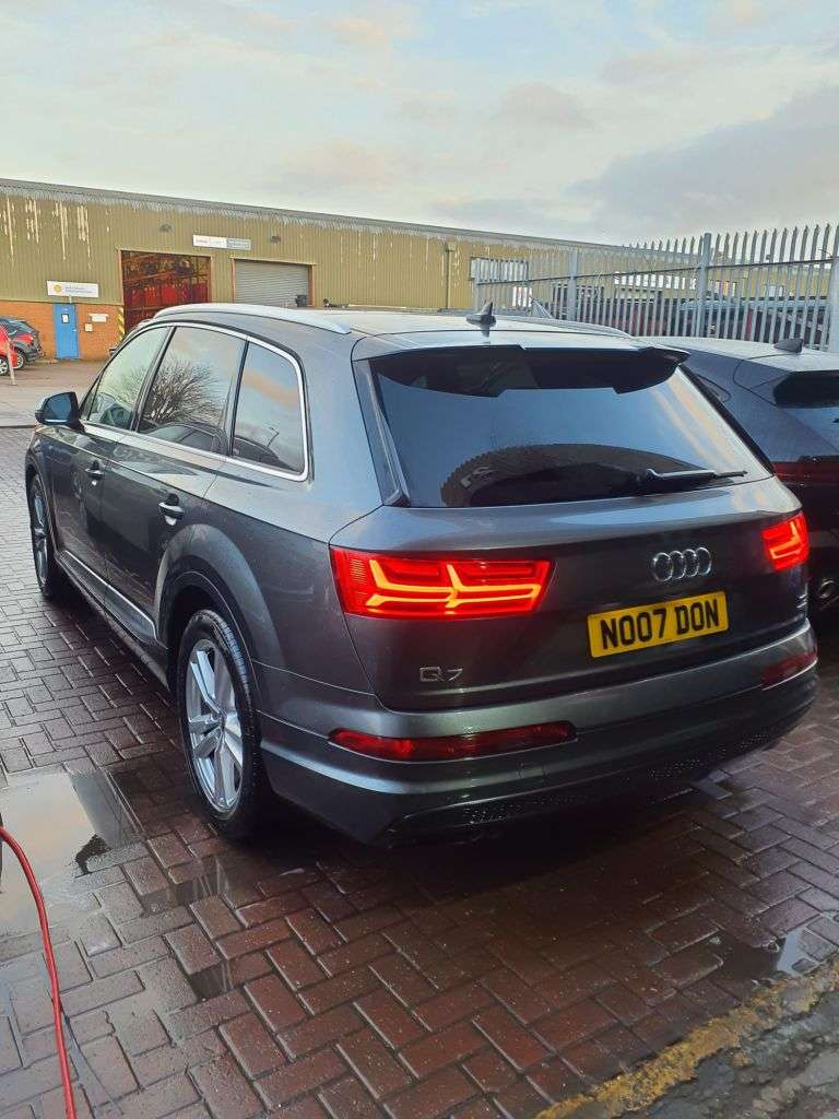 0 AUDI Q7 0 AUDI Q7