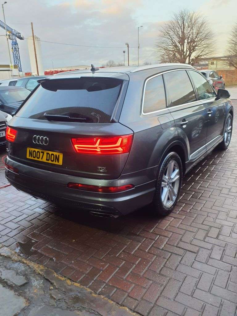 0 AUDI Q7 0 AUDI Q7
