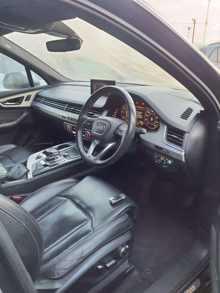 0 AUDI Q7 0 AUDI Q7
