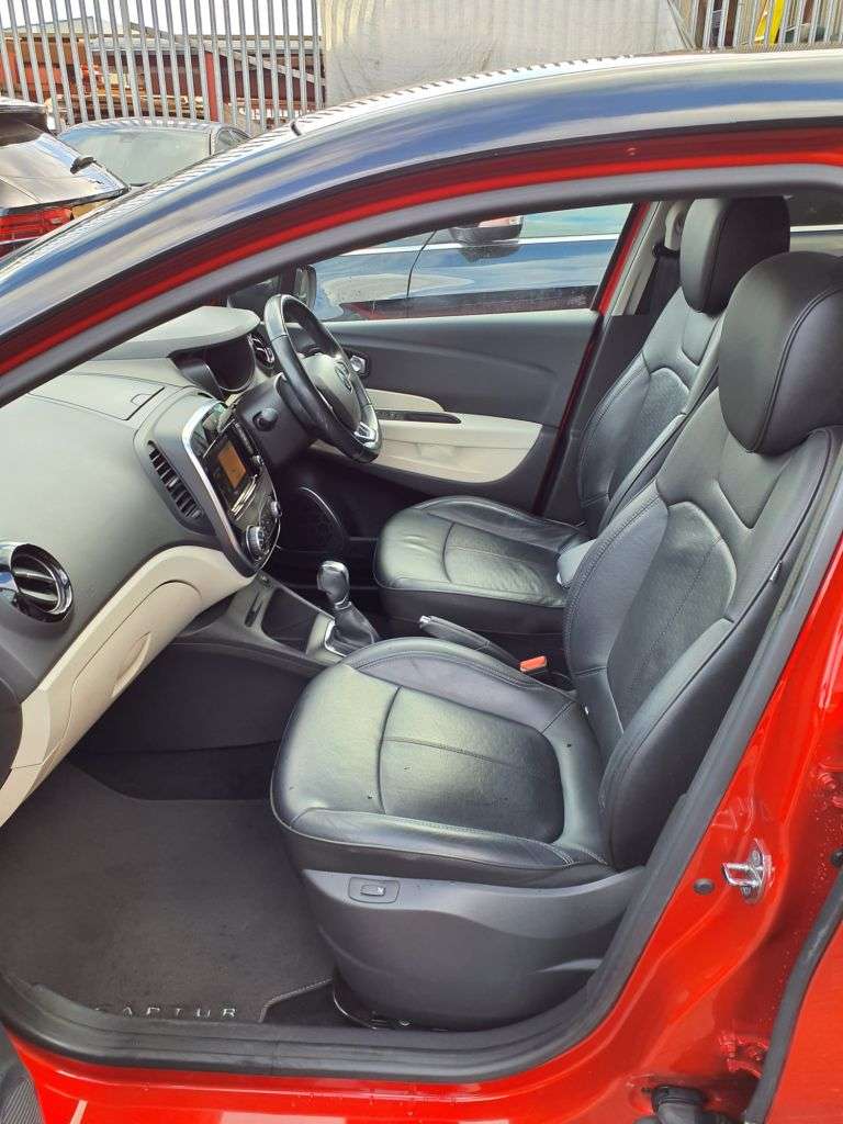 A 2019 RENAULT CAPTUR 1.5 dCi ENERGY GT Line SUV 5dr Diesel EDC Euro 6 (s/s) (90 ps) 6 MONTH WARR A 2019 RENAULT CAPTUR 1.5 dCi ENERGY GT Line SUV 5dr Diesel EDC Euro 6 (s/s) (90 ps) 6 MONTH WARR