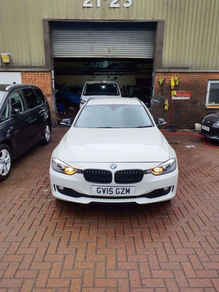 A 2015 BMW 3 SERIES 2.0 318d BluePerformance SE Touring 5dr Diesel Auto Euro 6 (s/s) (143 ps) 3 A 2015 BMW 3 SERIES 2.0 318d BluePerformance SE Touring 5dr Diesel Auto Euro 6 (s/s) (143 ps) 3