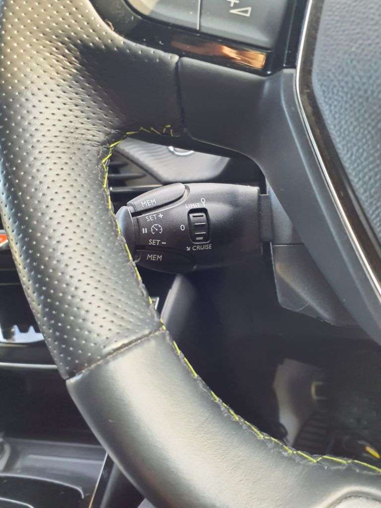 2021 PEUGEOT E-208 2021 PEUGEOT E-208