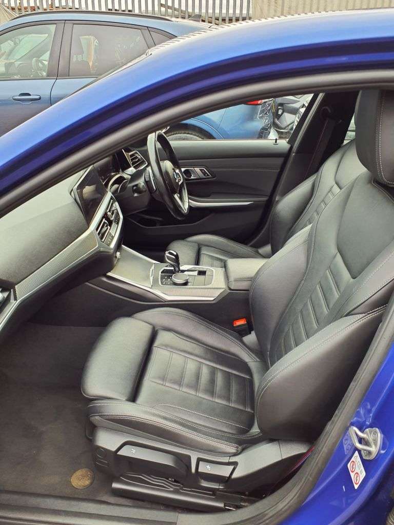 A 2021 BMW 3 SERIES 3.0 M340d MHT Saloon 4dr Diesel Hybrid Auto xDrive Euro 6 (s/s) (340 ps) 6 A 2021 BMW 3 SERIES 3.0 M340d MHT Saloon 4dr Diesel Hybrid Auto xDrive Euro 6 (s/s) (340 ps) 6