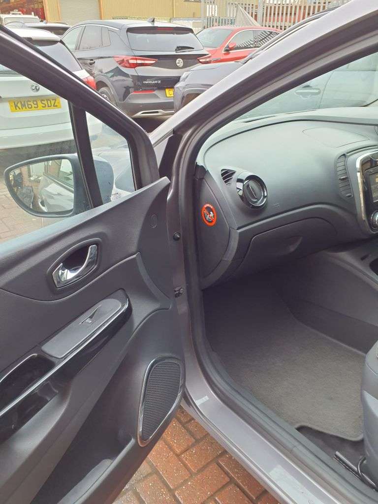 A 2016 RENAULT CAPTUR 1.5 dCi ENERGY Dynamique Nav SUV 5dr Diesel Auto Euro 6 (s/s) (90 ps) 3 MON A 2016 RENAULT CAPTUR 1.5 dCi ENERGY Dynamique Nav SUV 5dr Diesel Auto Euro 6 (s/s) (90 ps) 3 MON