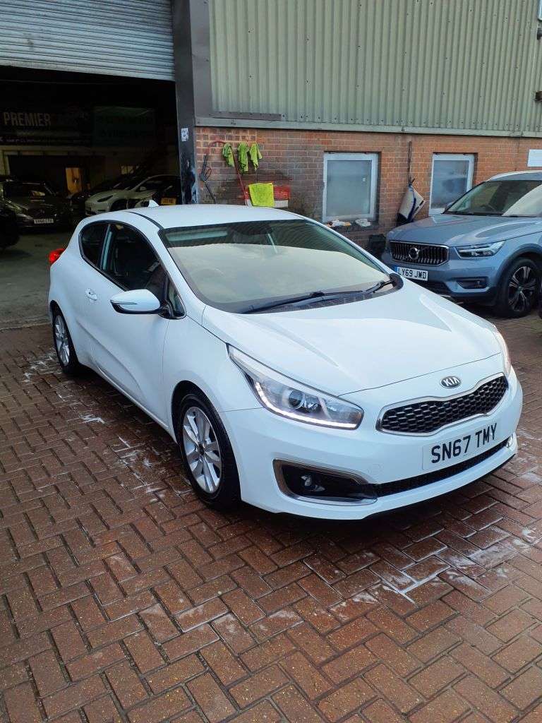 A 2017 KIA PROCEED 1.6 CRDi 2 Hatchback 3dr Diesel Manual Euro 6 (s/s) (134 bhp) 3 MONTHS WARR A 2017 KIA PROCEED 1.6 CRDi 2 Hatchback 3dr Diesel Manual Euro 6 (s/s) (134 bhp) 3 MONTHS WARR